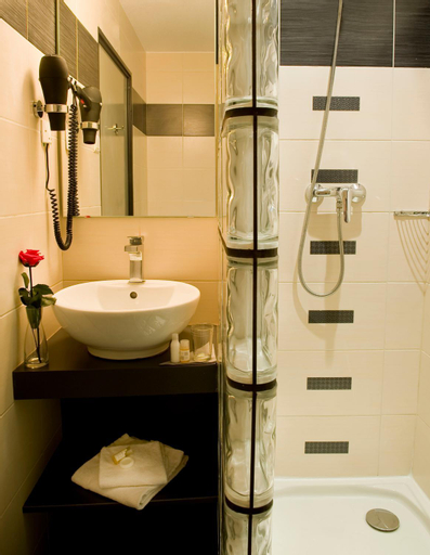 Bathroom 11