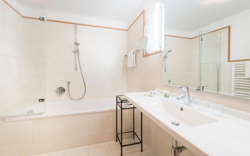 Bathroom 2, Hotel Peter, Bolzano