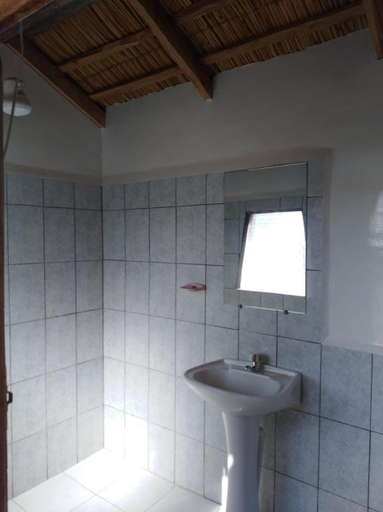 Bathroom 3, Wara Uta Lodge, Manco Kapac