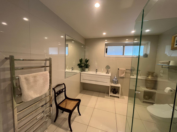 Others 5, White House, Glamorgan-Spring Bay