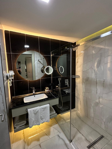 Bathroom 5, The Conforium Hotel Van, Merkez