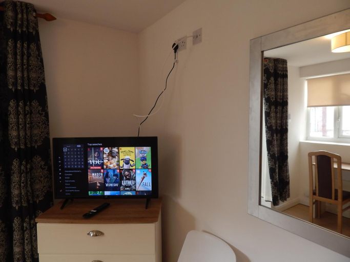 Others 4, Modern, well located en-suite rooms with parking - Orbitat Accommodations, Cambridgeshire