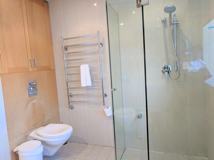 Bathroom 10