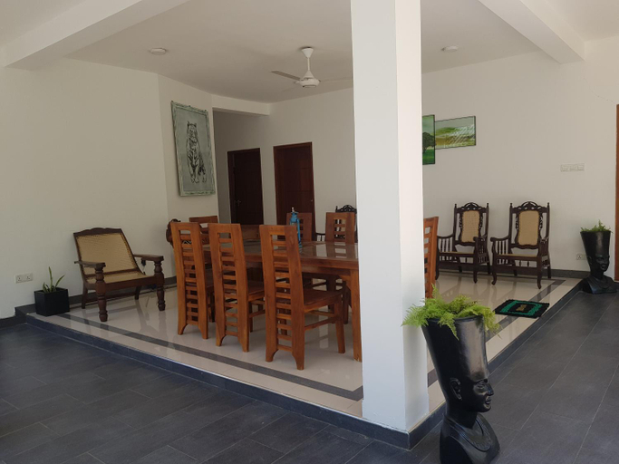 Others 5, VOGEL NEST, Weligama