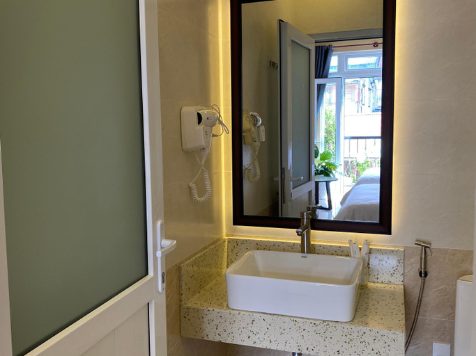 Bathroom 5, CozyNook Boutique Apartments - 3 thang 2 Street, Đà Lạt