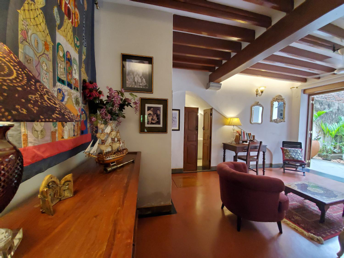 Food & Drinks 5, Kariappa House, Viluppuram