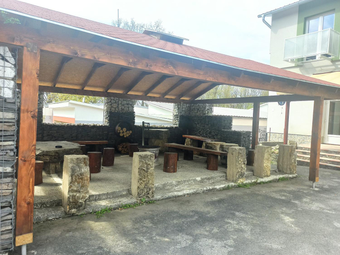 Others 4, Motel Sofer, Zlaté Moravce