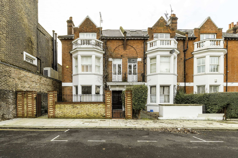 Exterior & Views 2, Colourful Studio Near Clapham Common!, London