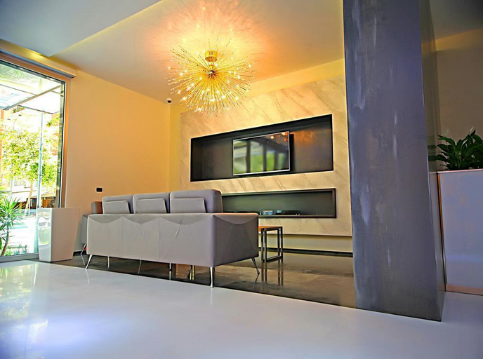 Others 5, Hotel Palace, Vlorës