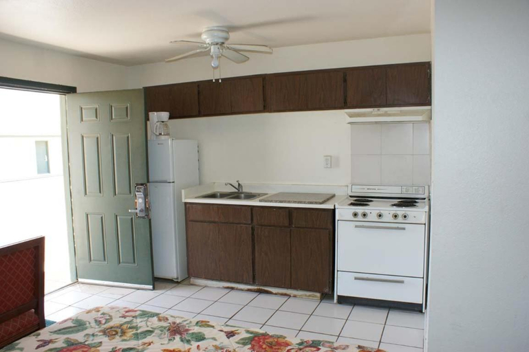 Others 5, Hwy. Express Inn & Suites, Graham