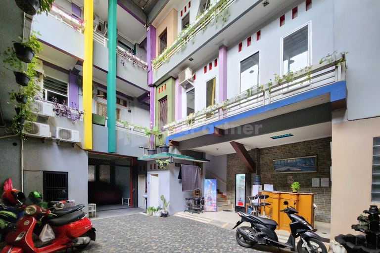 Exterior & Views 2, Puspita Homestay Mitra RedDoorz, Bekasi