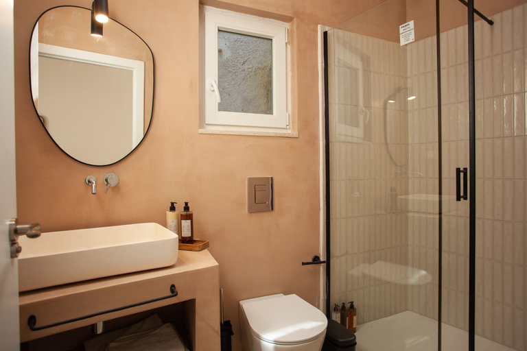 Bathroom 3, Vila Rodrigues, Lisbon