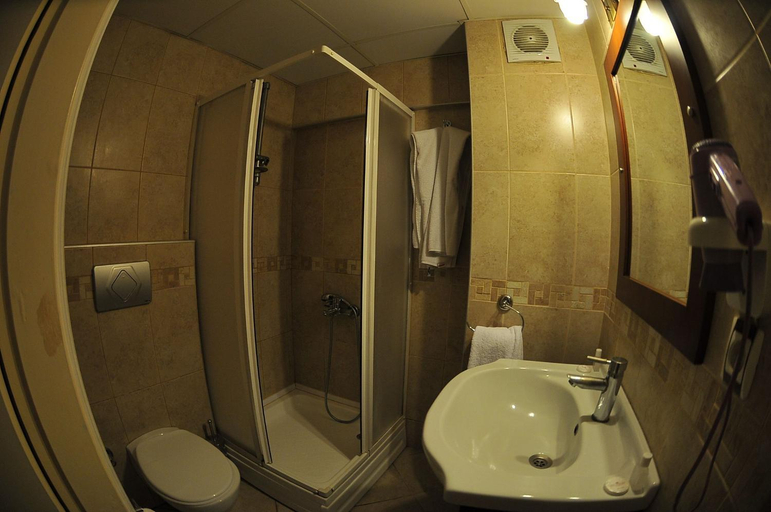 Bathroom 4, Antikhan Hotel, Konak