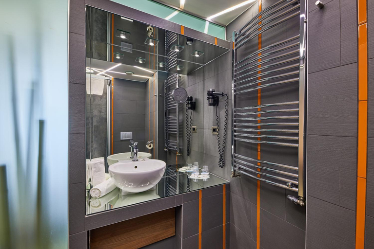 Bathroom 5, Vital Hotel Nautis, Gárdony