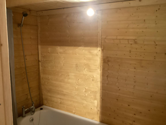 Bathroom, Vigo Retreat cabin 1, Kent