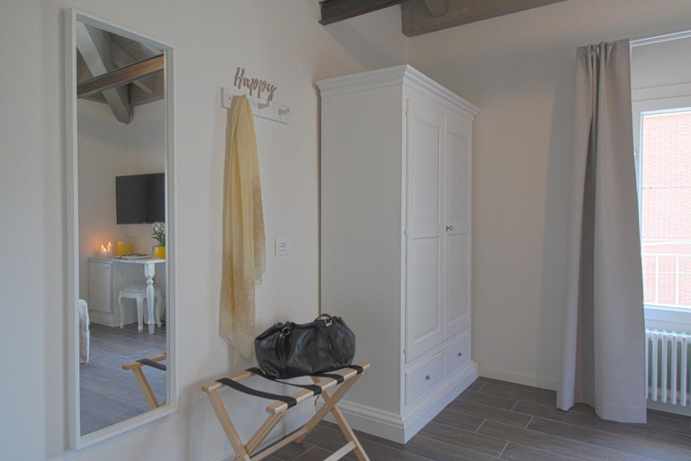 Others 3, Bed & Basta City, Reggio Nell'Emilia