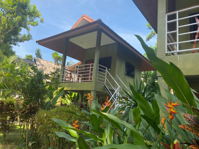 Exterior 4