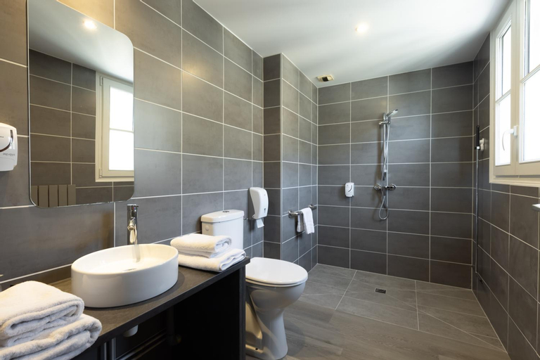 Bathroom 4