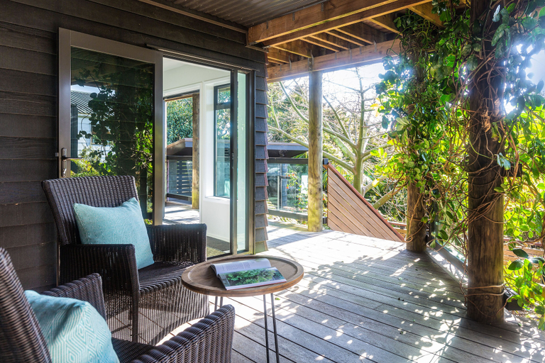Others 4, Taonga with panoramic sea views, Auckland
