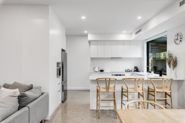 Others 4, Vale 194 - Luxury Accommodation in McLaren Vale - 5 holiday homes with king size beds, Adelaide