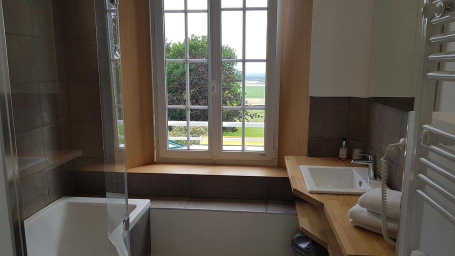 Bathroom 3, Logis - Hotel Restaurant la Sapiniere, Pas-de-Calais