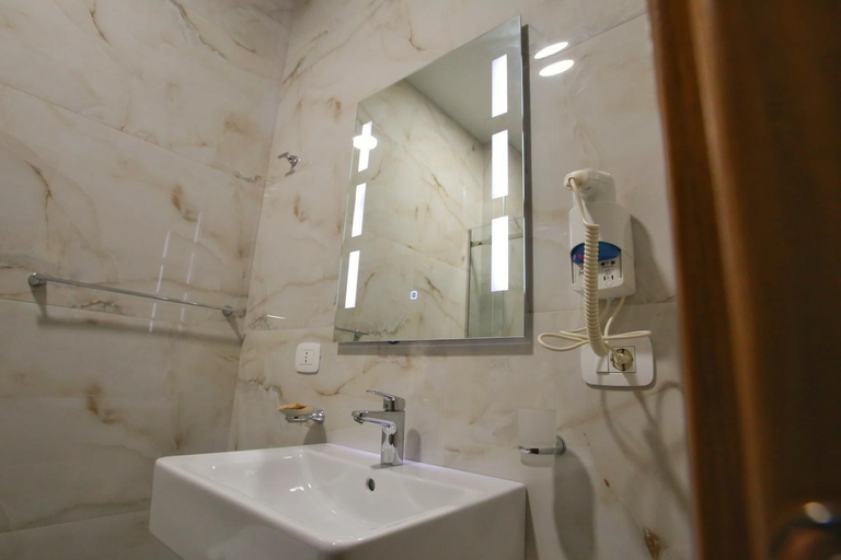 Bathroom 4, Portik Hotel, Beratit