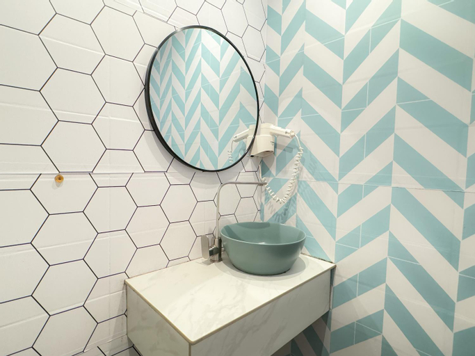 Bathroom 23
