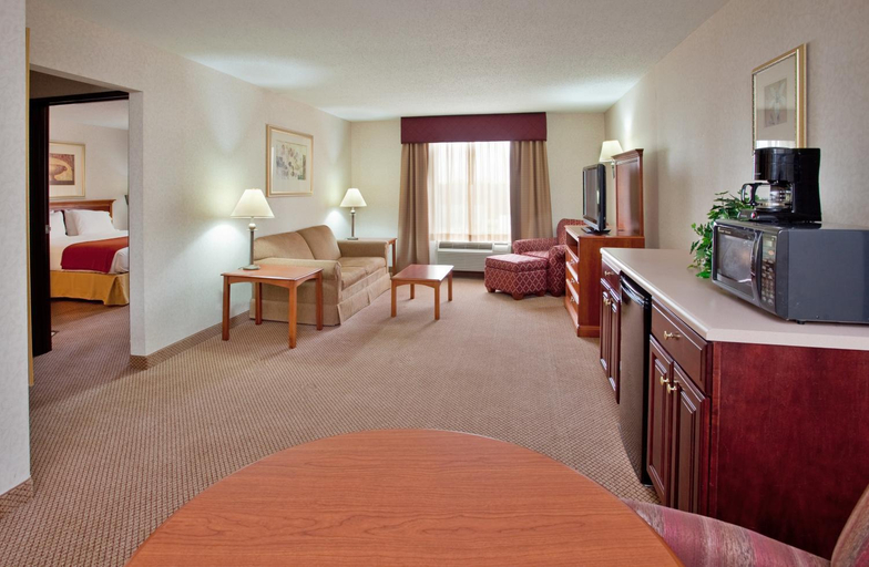 Bedroom 3, Seasons Inn & Suites , Madison