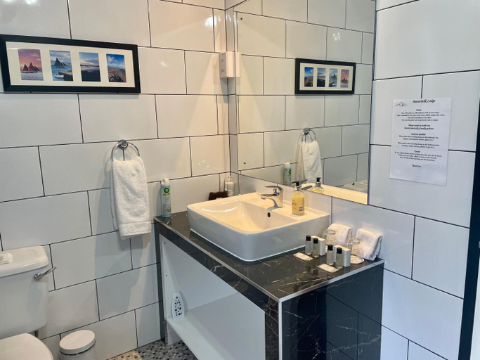 Bathroom 3, Buttermilk Lodge