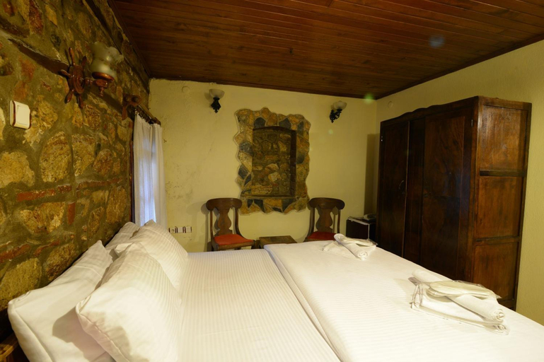 Others 5, Otel Yorgo Seferis, Urla