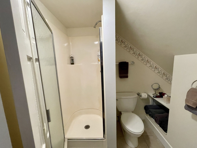 Bathroom 4, Mad River Inn, Washington