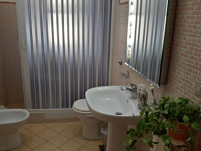 Bathroom 4, B&B Le Quattro Stagioni, Agrigento