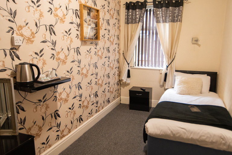 Bedroom 2, The Spread Eagle, Trafford