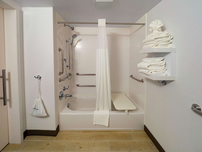 Bathroom 4, Hampton Inn Hazleton, Luzerne
