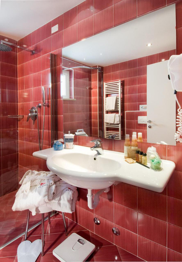 Bathroom 4, Hotel Resort Marinella, Pesaro E Urbino