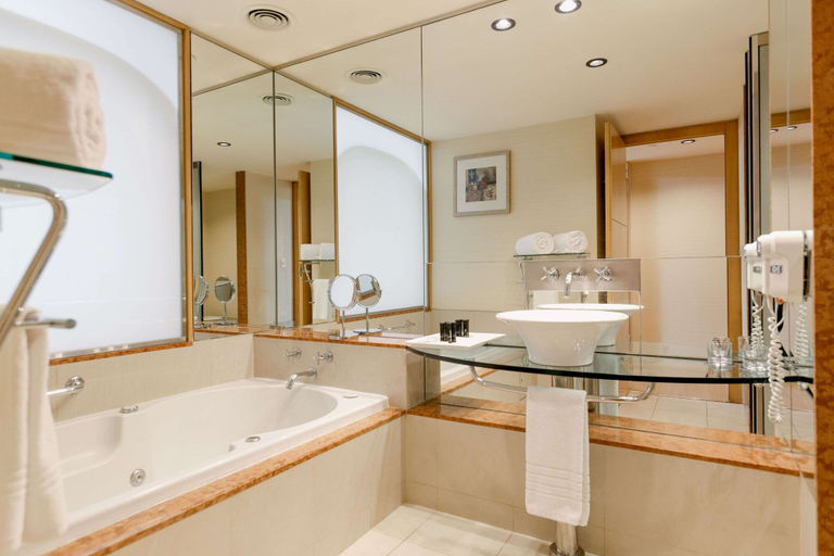 Bathroom 5, DoubleTree by Hilton Buenos Aires, Distrito Federal
