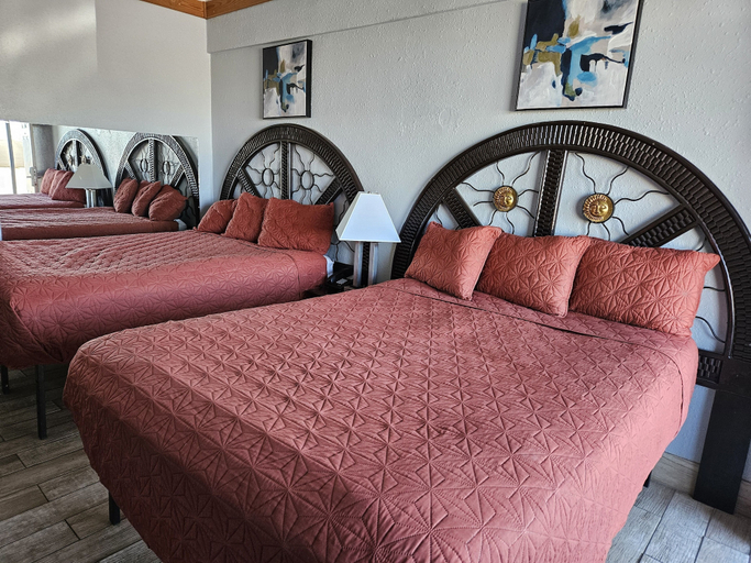 Bedroom 2, Motel 9, Webb