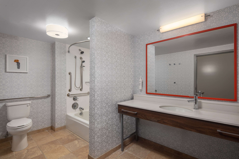 Bathroom 4, Hampton Inn & Suites El Paso-Airport, El Paso