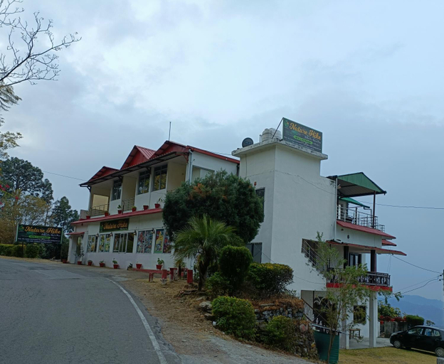 Exterior & Views