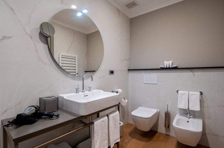 Bathroom 13
