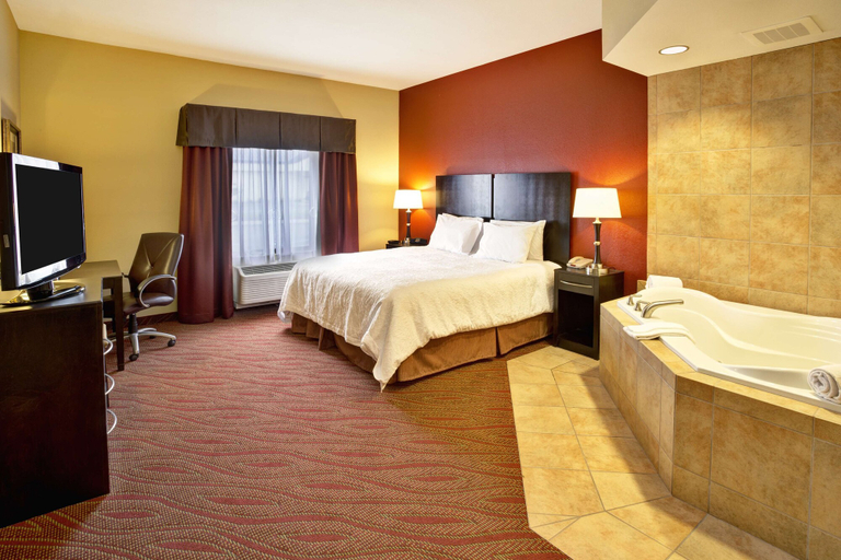 Bedroom 3, Hampton Inn Ft. Wayne/Dupont Road, Allen