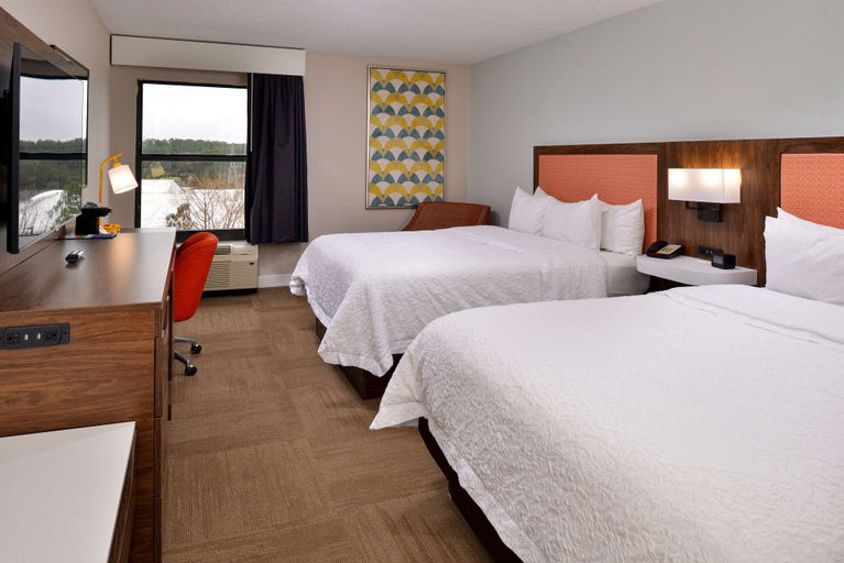 Bedroom 1, Hampton Inn Henderson, Vance