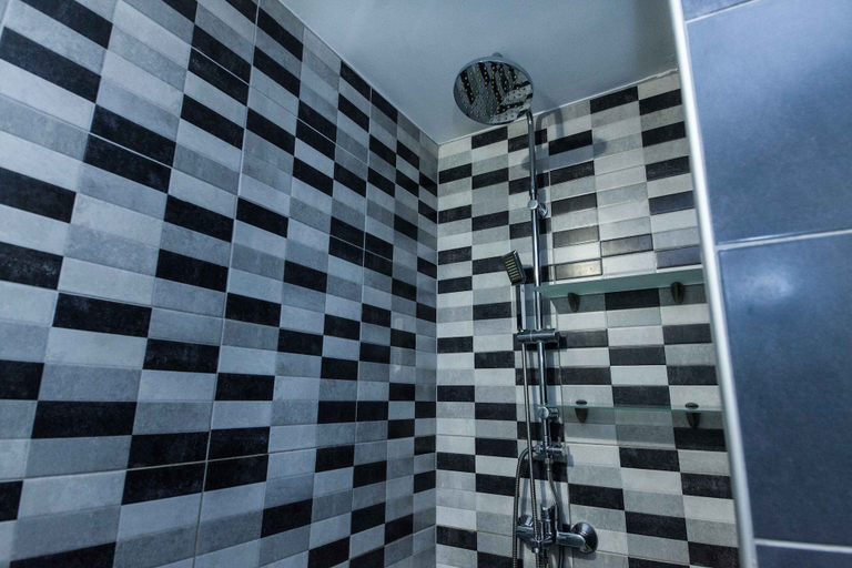 Bathroom 2, Kallithea Comfort 3 Bd Family Apt, Attica