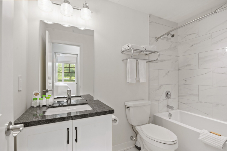 Bathroom 4, Touchstone Resort, Muskoka