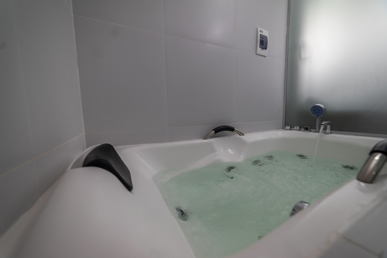 Bathroom 4, Hotel Calacoto, Pedro Domingo Murillo