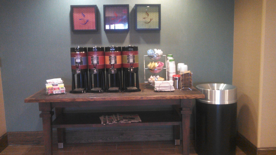 Food & Drinks 5, Hampton Inn Greenwood, Leflore
