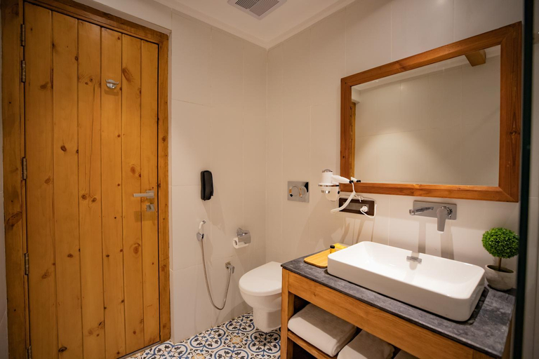 Bathroom 3, The Pear Orchard By countryside, Nainital