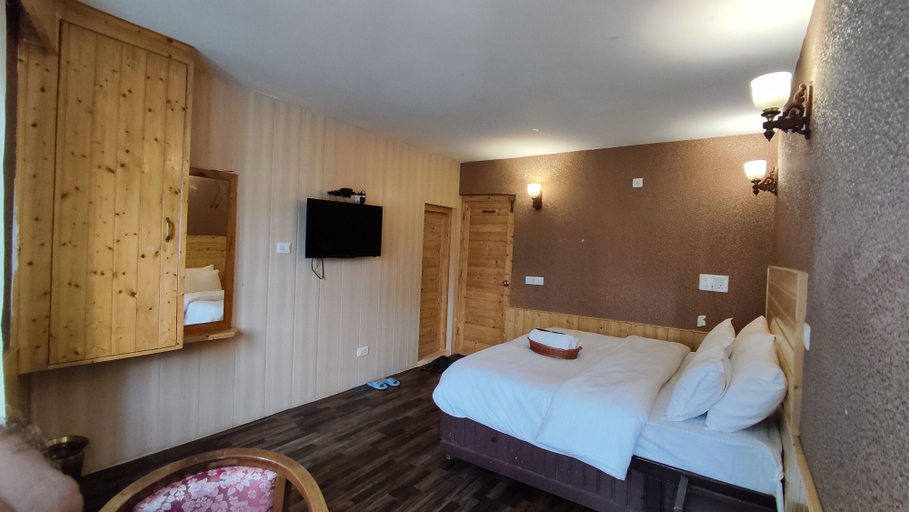 Bedroom 2, Hotel Fifth Season - Pahalgam, Anantnag