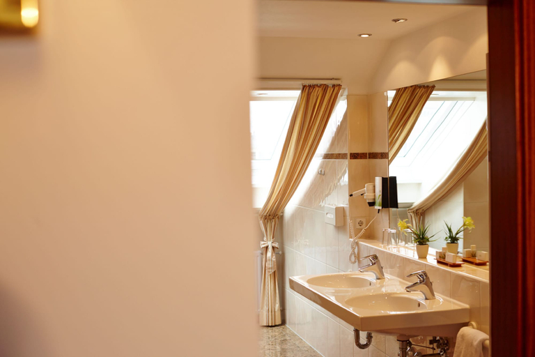 Bathroom 4, Hotel Concorde München, München