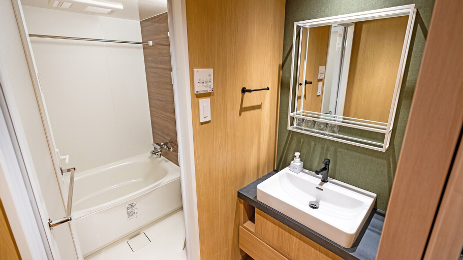 Bathroom 13